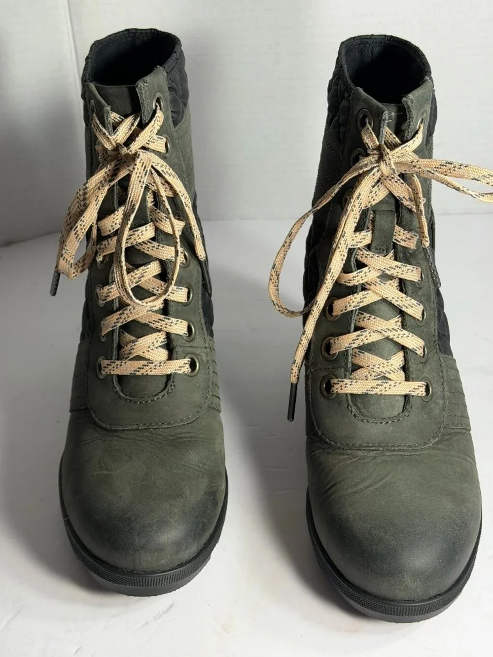 WOMENS SIZE 8.5 SOREL BOOTS